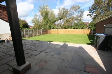 33 St Andrews Road Patio.JPG