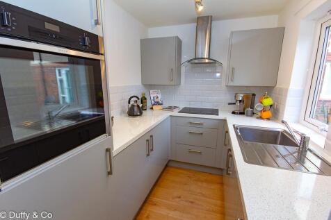 8 Clover Ct  (6 of 13).jpg