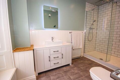 Ensuite To Master Bedroom