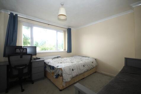 8 Woolaston Avenue