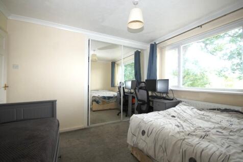 8 Woolaston Avenue