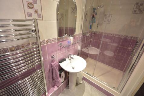 EN SUITE SHOWER ROOM