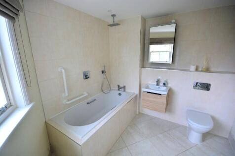 EN SUITE BATHROOM