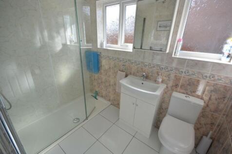 FAMILY SHOWER ROOM