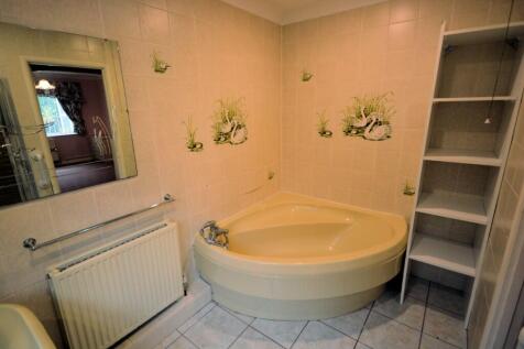 EN SUITE BATHROOM