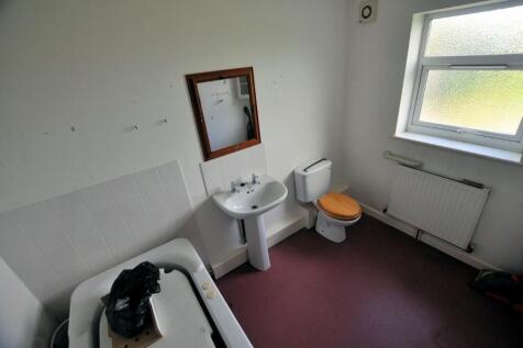 EN SUITE BATHROOM