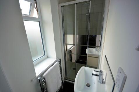 EN SUITE SHOWER ROOM