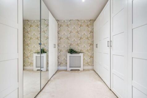 DRESSING ROOM