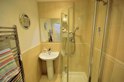 EN SUITE SHOWER ROOM