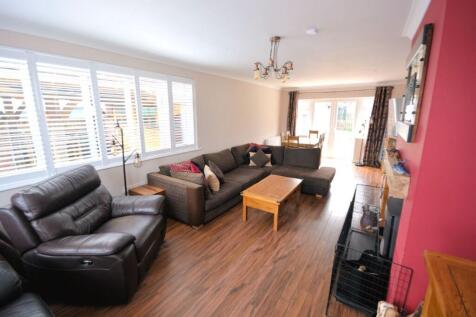 SITTING/DINING ROOM