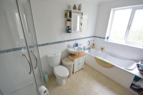 EN SUITE BATHROOM