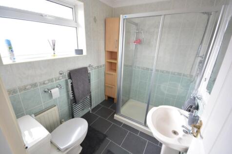 EN SUITE SHOWER ROOM