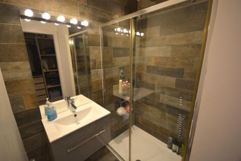EN SUITE SHOWER ROOM