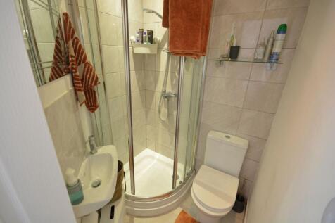 EN SUITE SHOWER ROOM