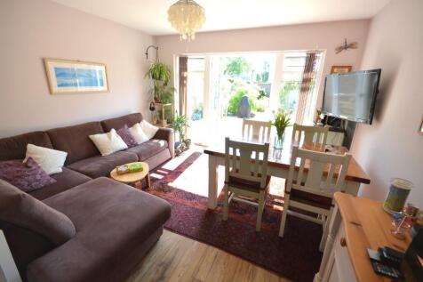 FAMILY/DINING ROOM