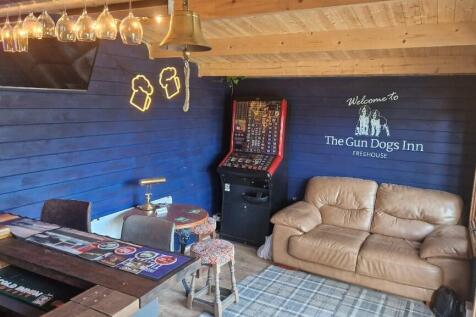OUTDOOR BAR