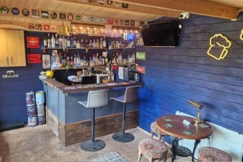 OUTDOOR BAR