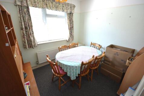 BEDROOM/DINING ROOM