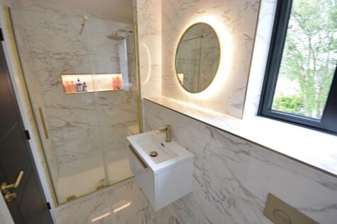 EN SUITE SHOWER