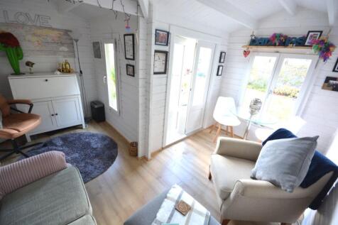 SUMMERHOUSE