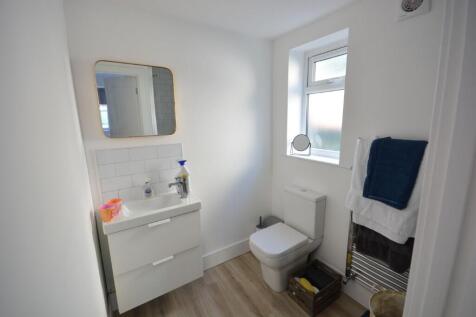 EN SUITE SHOWER ROOM