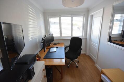 BEDROOM/STUDY