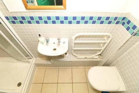 Apartment 1 Bathroom
