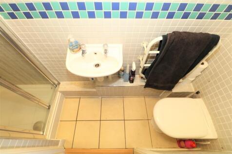 Apartment 2 Bathroom