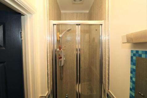 Apartment 2 Bathroom