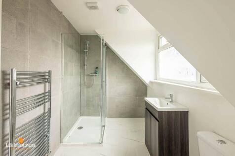Bed One En Suite