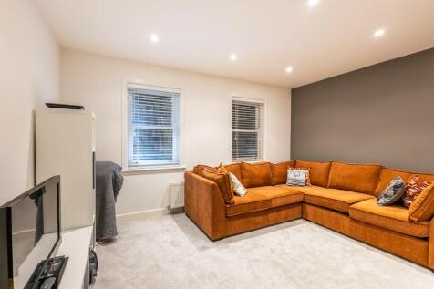 Sitting Room/Bed 3