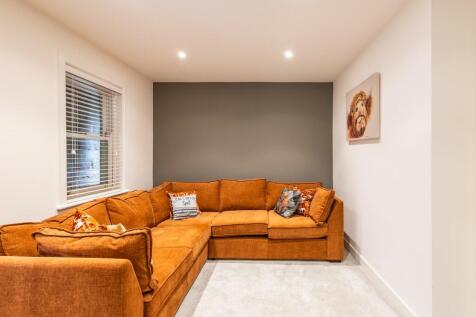 Sitting Room/Bed 3