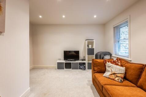 Sitting Room/Bed 3