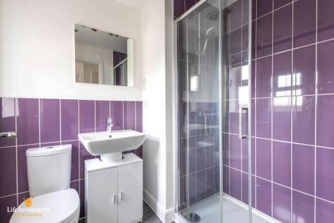 Bed One Ensuite