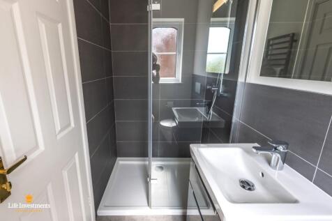 Bed One En Suite