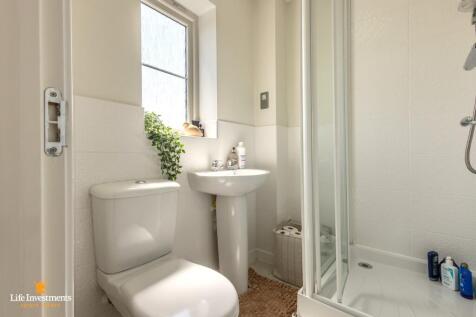 Bedroom Two En Suite