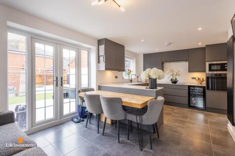 Kitchen - Dining Rm