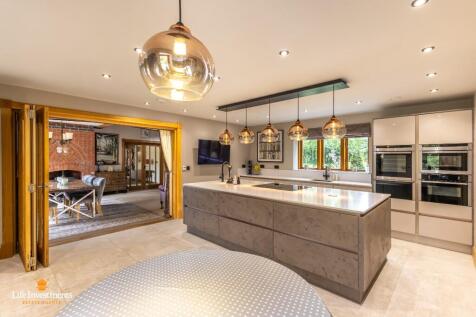 Kitchen Family Room 
