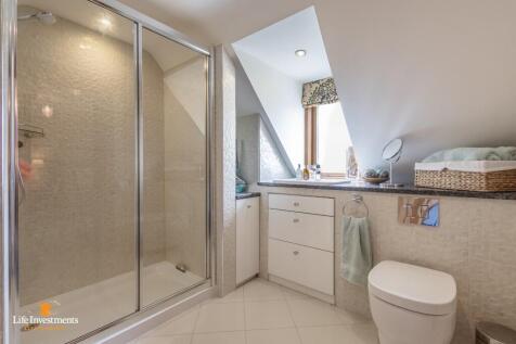 Bedroom Two En Suite