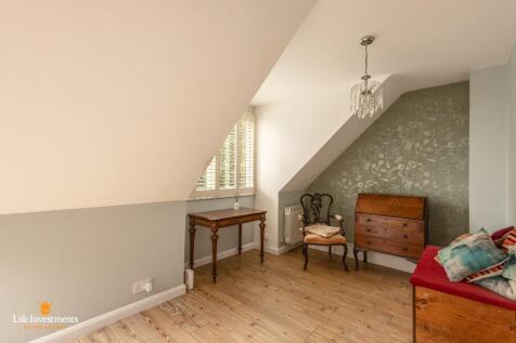 Bed 1 Dressing Area