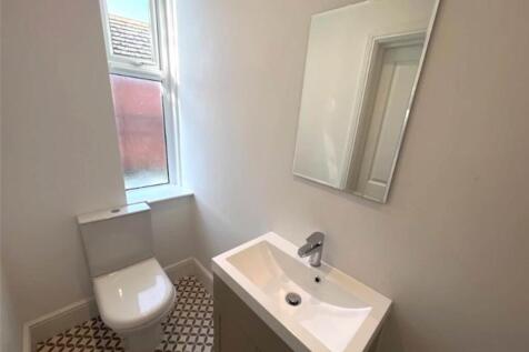 135323177_Bathroom_4