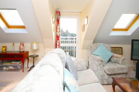 Lounge/ Dingin Room