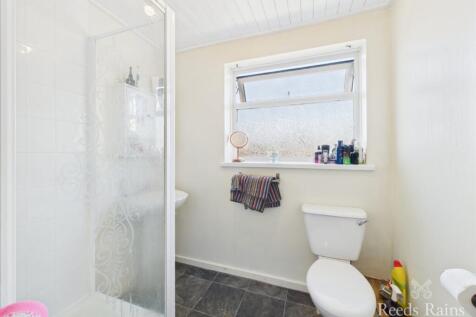 Bath/ Shower Room