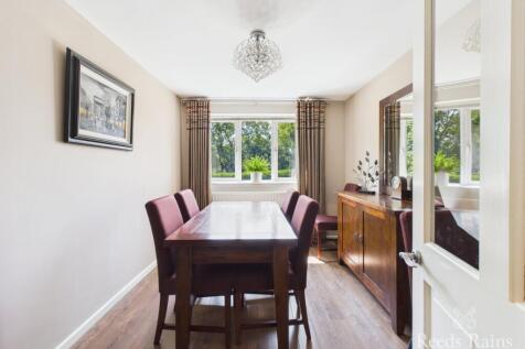 Dining Room/ Bed 4