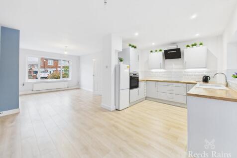 Kitchen/ Living Room