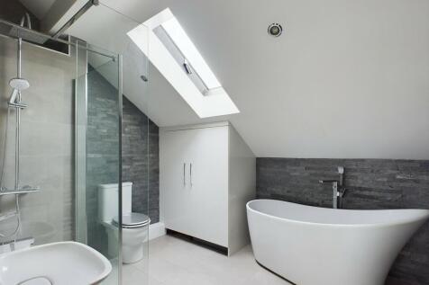 11-Family_Bathroo...