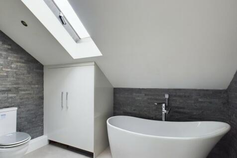 11-Family_Bathroo...