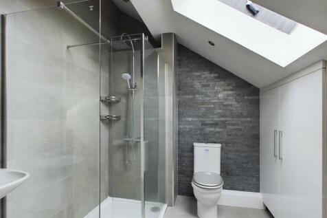 11-Family_Bathroo...