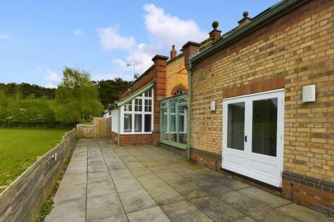 12-Rear_Garden-E