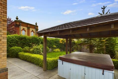 12-Rear_Garden-J